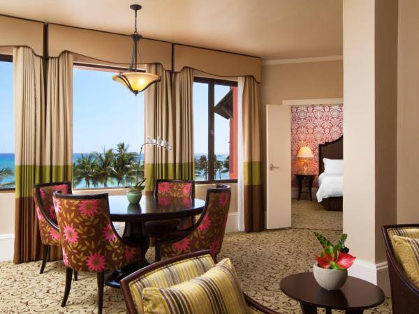 The Royal Hawaiian, A Luxury Collection Resort, Waikiki : photo 4 de la chambre suite lit king-size historique océan - aile historique - vue sur océan