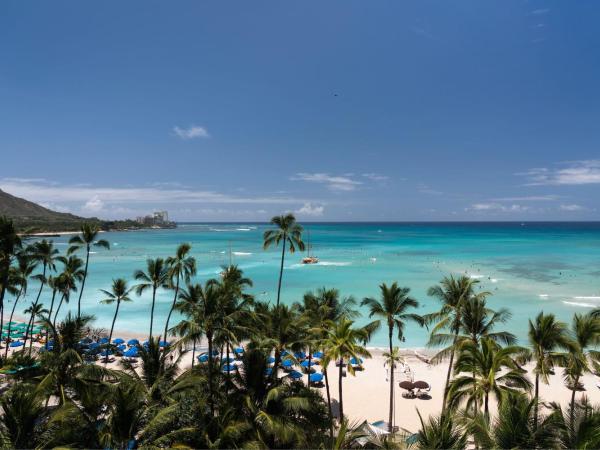 The Royal Hawaiian, A Luxury Collection Resort, Waikiki : photo 5 de la chambre hébergement lit king-size océan - tour mailani