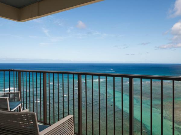 Sheraton Waikiki Beach Resort : photo 6 de la chambre *récemment rénovée* suite ohana - suite 2 chambres plus spacieuse