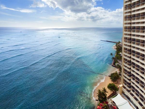Sheraton Waikiki Beach Resort : photo 3 de la chambre chambre avec lit king-size premium récemment rénovée - Étage supérieur - côté océan