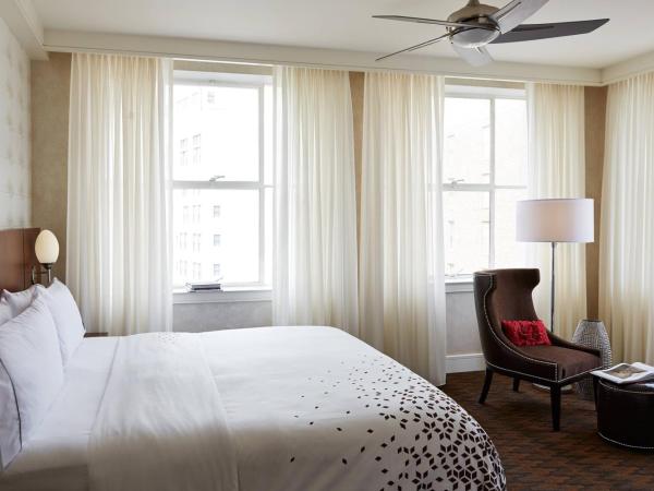 Renaissance New Orleans Pere Marquette French Quarter Area Hotel : photo 1 de la chambre chambre lit king-size