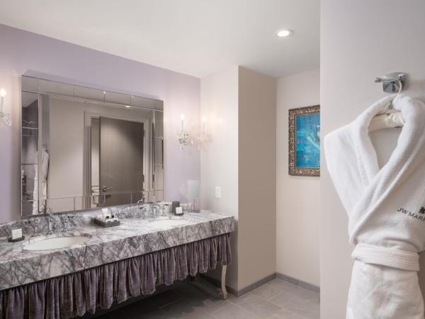 JW Marriott Savannah Plant Riverside District : photo 5 de la chambre queen room with two queen and city view