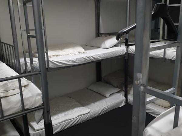 Dubai Hostel, Bedspace and Backpackers : photo 4 de la chambre lit superposé dans dortoir mixte
