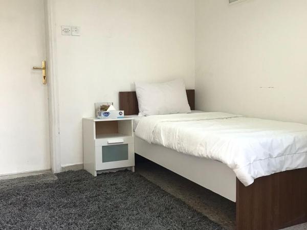 Comfortable Private Rooms in Compound Housing : photo 9 de la chambre chambre simple avec salle de bains privative