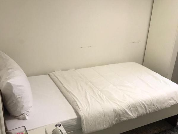 Comfortable Private Rooms in Compound Housing : photo 6 de la chambre chambre simple avec salle de bains privative