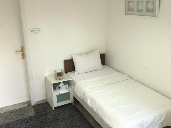 Comfortable Private Rooms in Compound Housing : photo 8 de la chambre chambre simple avec salle de bains privative
