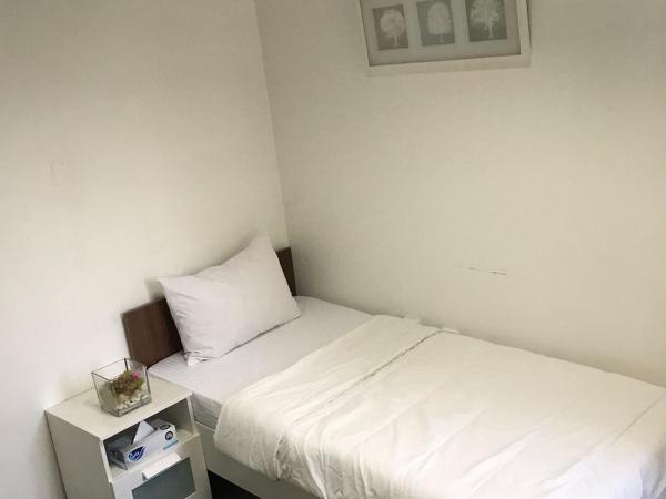 Comfortable Private Rooms in Compound Housing : photo 3 de la chambre chambre simple avec salle de bains privative