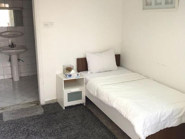 Comfortable Private Rooms in Compound Housing : photo 7 de la chambre chambre simple avec salle de bains privative