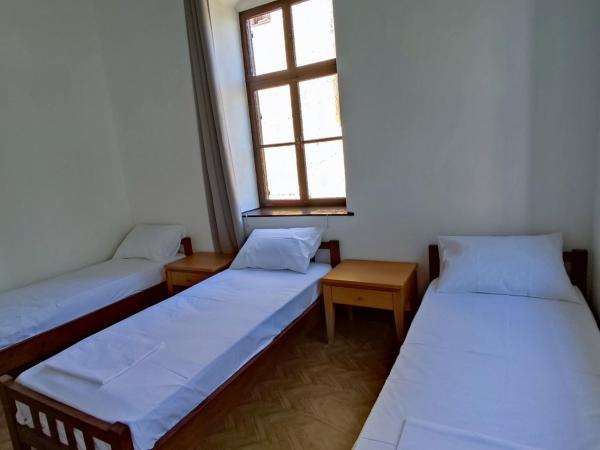 Rhodes Youth Hostel Adults only 18-40 : photo 1 de la chambre lit simple dans dortoir pour hommes