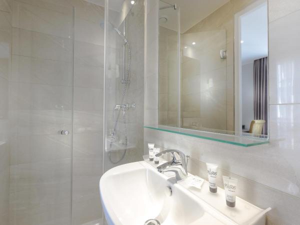 Hôtel International Paris : photo 9 de la chambre chambre double ou lits jumeaux supérieure