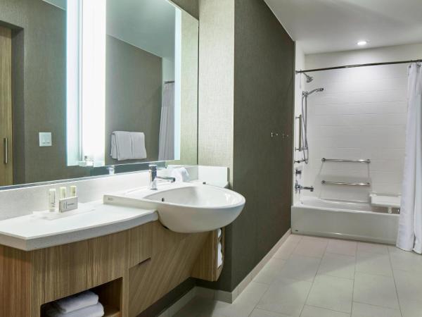 SpringHill Suites by Marriott Nashville Downtown/Convention Center : photo 6 de la chambre king suite with trundle bed and adapted tub - mobility accessible