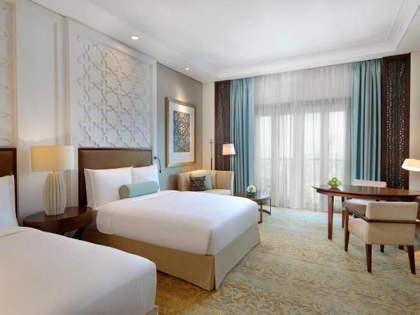 The Ritz-Carlton, Dubai : photo 2 de la chambre chambre deluxe avec balcon - vue sur jardin