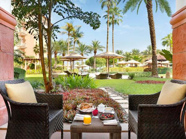 The Ritz-Carlton, Dubai : photo 3 de la chambre chambre deluxe avec balcon - vue sur jardin