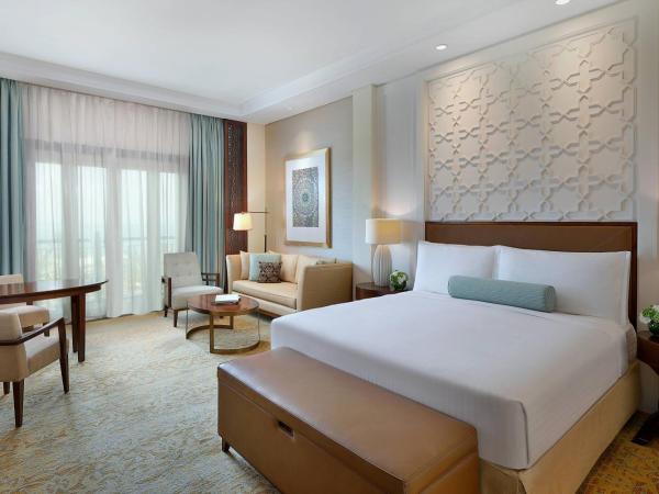 The Ritz-Carlton, Dubai : photo 2 de la chambre chambre familiale, 2 chambres deluxe communicantes avec balcon - vue sur jardin