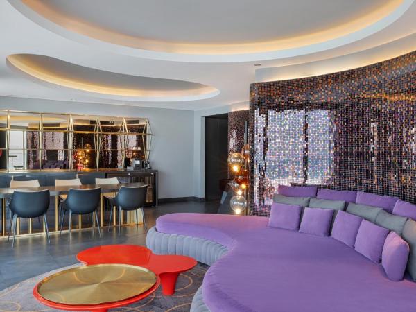 W Dubai - The Palm : photo 4 de la chambre marvelous suite, 1 bedroom suite, 1 king, balcony - access to aether bar, includes free flow of selected drinks from 4 pm-7 pm