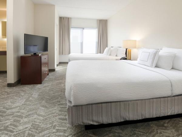 SpringHill Suites Dallas Addison/Quorum Drive : photo 1 de la chambre suite double avec 2 lits doubles et canapé-lit