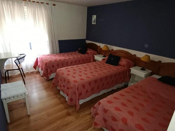 Hotel Ariel : photo 5 de la chambre chambre triple avec salle de bains privative