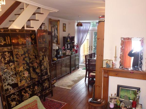 House o' Books : photo 2 de la chambre chambre simple avec salle de bains commune