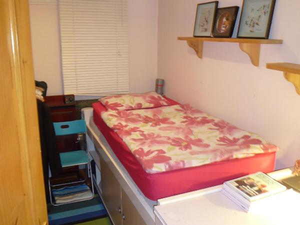 House o' Books : photo 6 de la chambre chambre simple avec salle de bains commune