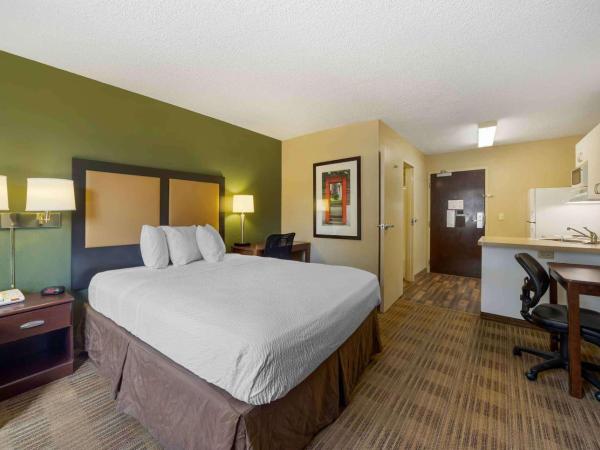 Extended Stay America Suites - Oklahoma City - NW Expressway : photo 2 de la chambre studio lit queen-size - non-fumeurs