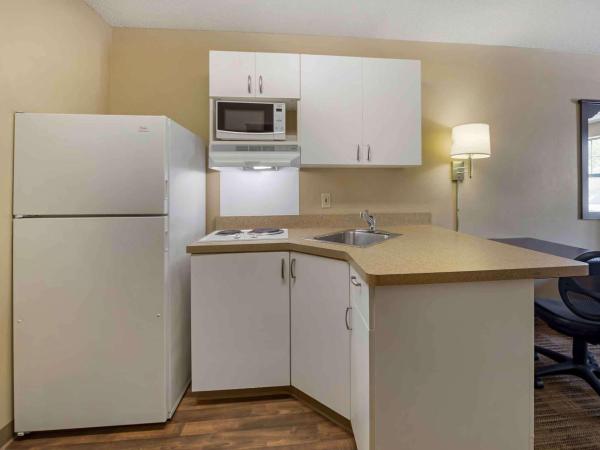 Extended Stay America Suites - Oklahoma City - NW Expressway : photo 4 de la chambre studio lit queen-size - non-fumeurs