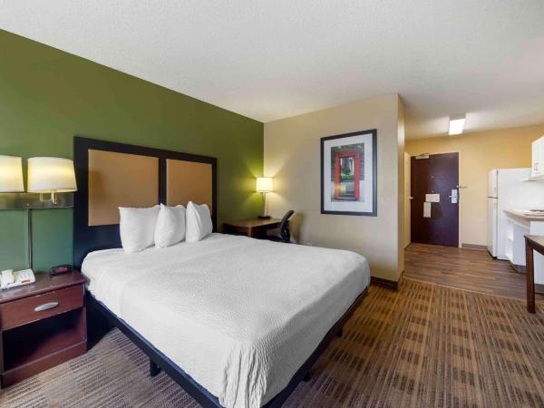 Extended Stay America Suites - Oklahoma City - NW Expressway : photo 2 de la chambre studio avec 1 lit queen-size - accessible aux personnes à mobilité réduite - non-fumeurs