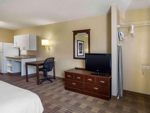 Extended Stay America Suites - Oklahoma City - NW Expressway : photo 3 de la chambre studio avec 1 lit queen-size - accessible aux personnes à mobilité réduite - non-fumeurs