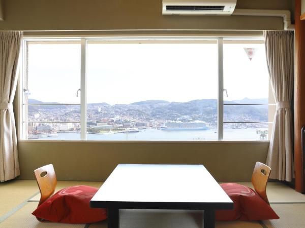 Ooedo Onsen Monogatari Nagasaki Hotel Seifu : photo 3 de la chambre twin room with tatami area with view - non-smoking