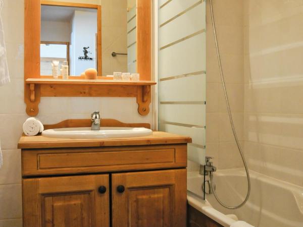 Lagrange Vacances Les Hauts de Comborcière : photo 6 de la chambre appartement 1 chambre (4 adultes)