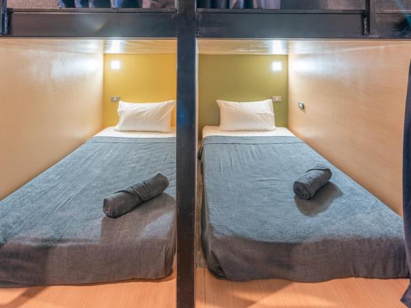 Black Panther Hostel : photo 2 de la chambre lit simple en dortoir mixte (10 adultes)