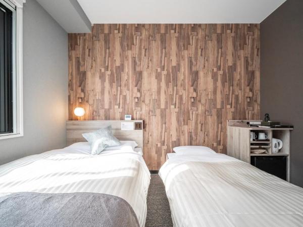 Super Hotel Premier Namba Shinsaibashi Natural Hot Spring : photo 5 de la chambre chambre double avec canapé-lit