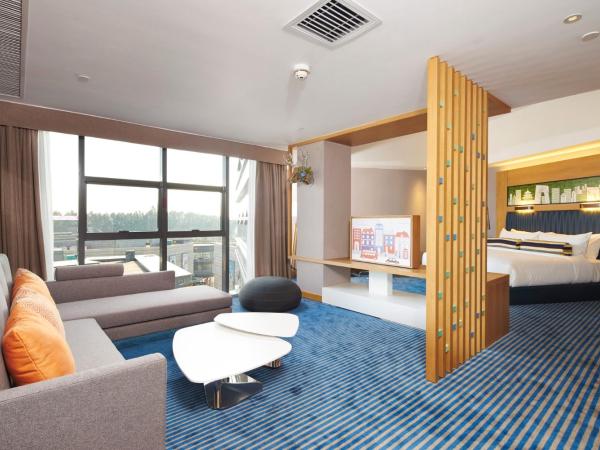 Aloft Dongguan Songshan Lake : photo 2 de la chambre suite sweet