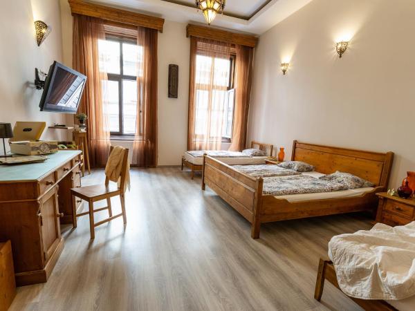 Friends Hostel & Apartments : photo 2 de la chambre suite standard