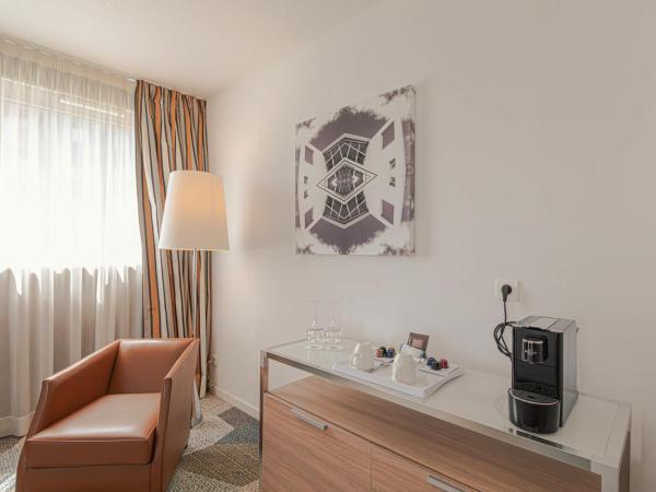Holiday Inn Mulhouse by IHG : photo 3 de la chambre suite lit king-size avec canapé-lit