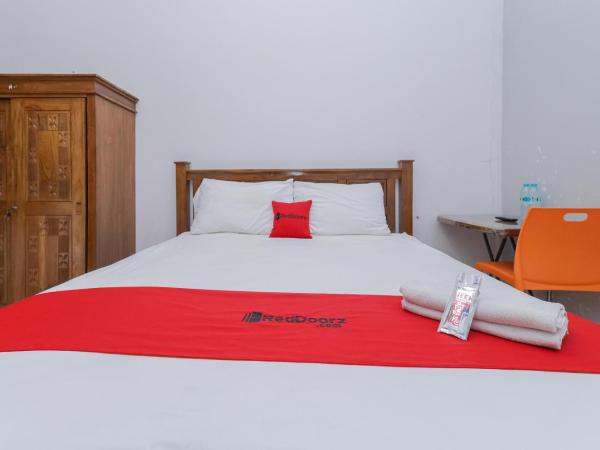 RedDoorz At Pondok Candra : photo 3 de la chambre chambre double standard