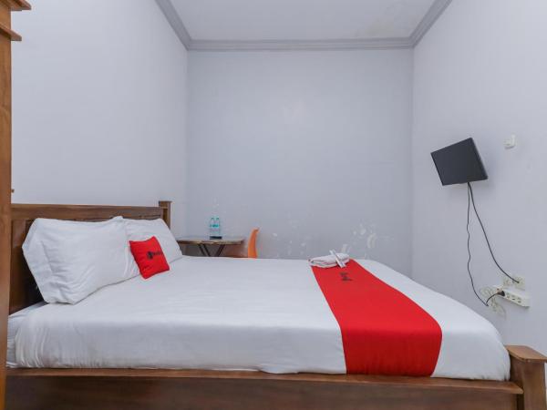 RedDoorz At Pondok Candra : photo 4 de la chambre chambre double standard