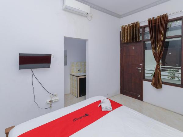 RedDoorz At Pondok Candra : photo 5 de la chambre chambre double standard
