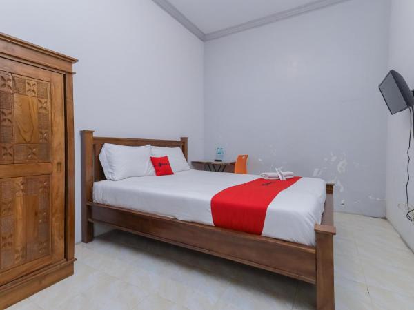 RedDoorz At Pondok Candra : photo 7 de la chambre chambre double standard