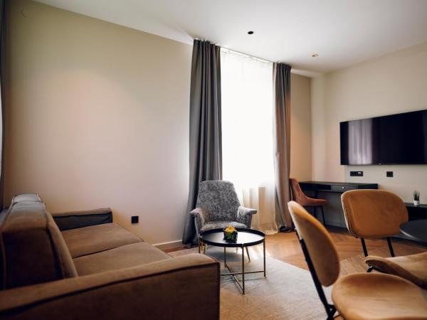 Hotel Republika : photo 3 de la chambre appartement supérieur 2 chambres