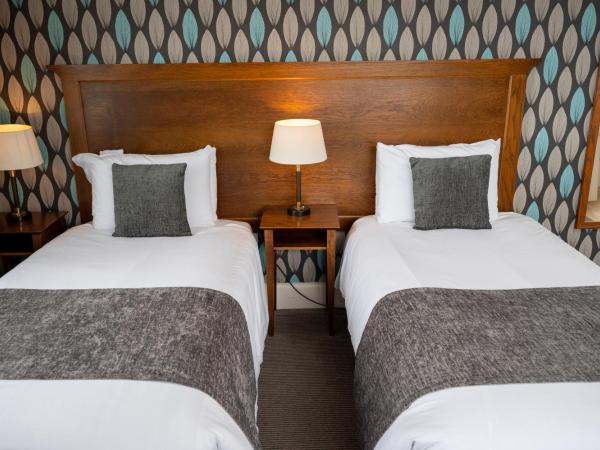 Commodore Hotel by Greene King Inns : photo 2 de la chambre chambre lits jumeaux - vue sur mer
