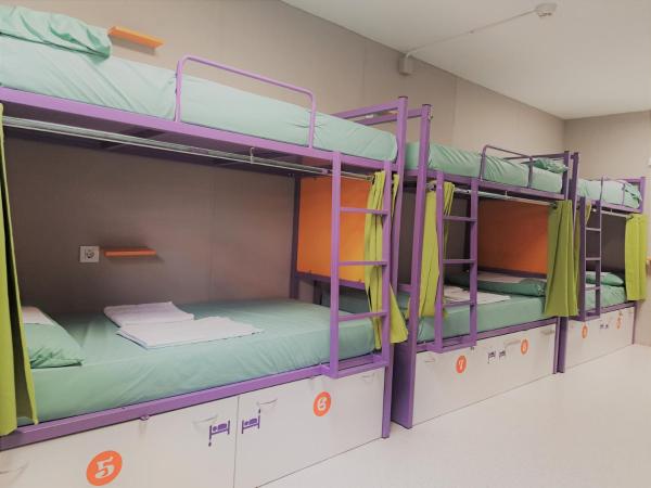 Scout Madrid Hostel : photo 2 de la chambre lit dans un dortoir mixte de 12 lits avec salle de bains commune