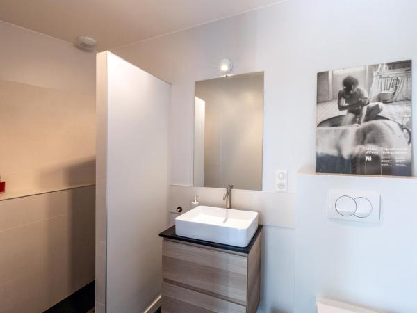 Chambre BEAUSEJOUR : photo 3 de la chambre chambre double avec salle de bains privative