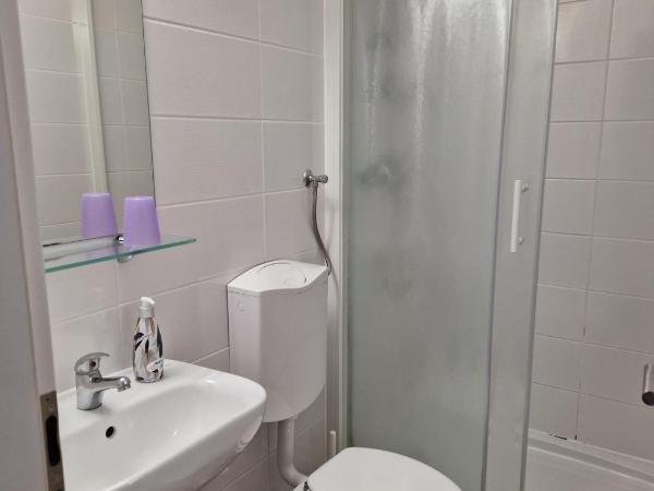 Grand Bells Bed And Breakfast : photo 2 de la chambre chambre double deluxe avec lit d'appoint