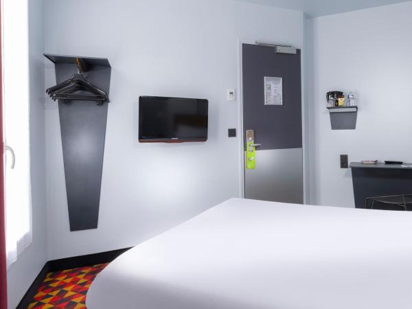 Libertel Canal Saint Martin : photo 5 de la chambre chambre double confort - cour