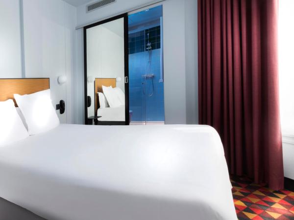 Libertel Canal Saint Martin : photo 4 de la chambre chambre double confort - cour