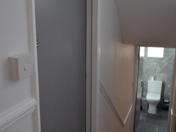 Relax Inn Guest House : photo 8 de la chambre budget double room (external private bathroom)