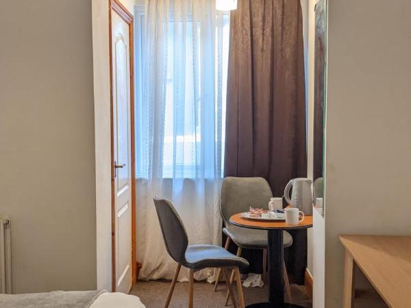 Old Palace Guest House : photo 2 de la chambre chambre familiale avec baignoire