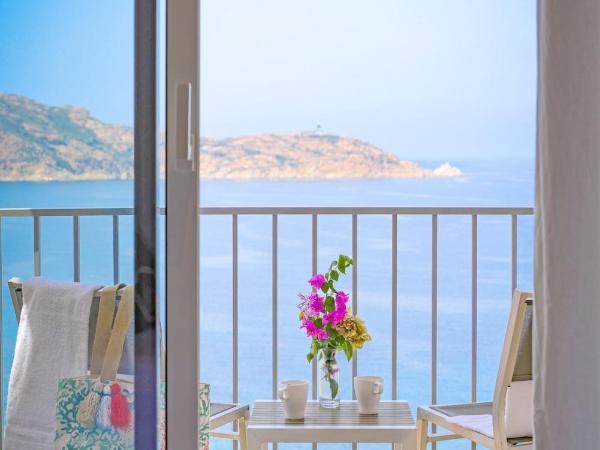 Le Saint Erasme, Hotel Eco Friendly : photo 4 de la chambre chambre triple panorama avec balcon et vue sur la mer