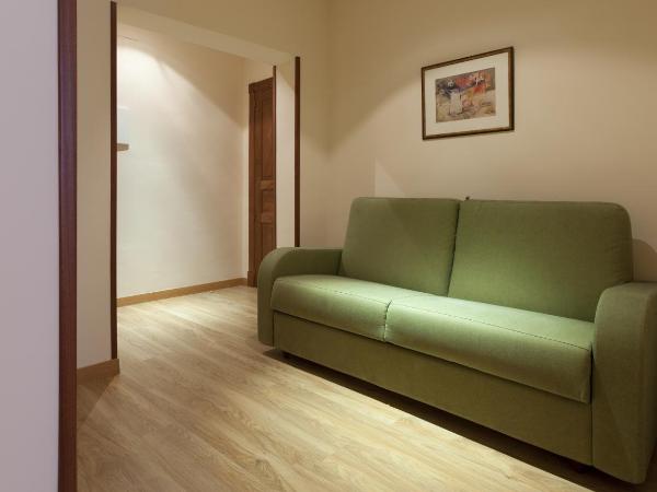 Hotel Mirador Puerta del Sol : photo 3 de la chambre hébergement double avec lit d'appoint