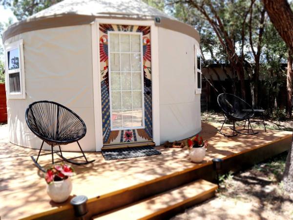 Camposanto Glamping - The Macaw Yurt : photo 2 de la chambre tente